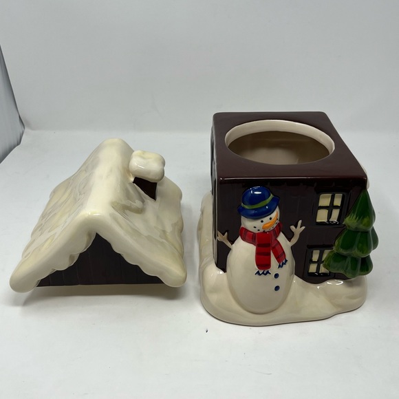 SCM Designs Snow Covered House Ceramic Cookie Jar with snowman tree clean GHA3.. - Picture 5 of 8
